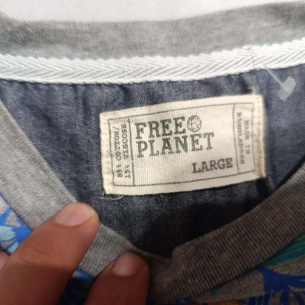 Free Planet T-Shirt Size Large Tropical Leaf Print - Picture 2 of 8